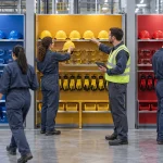 Thiết bị bảo hộ được sắp xếp theo ba vùng màu xanh vàng đỏ trong nhà máy